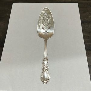 Rogers Bros. Heritage Pie Server Pierced Flatware